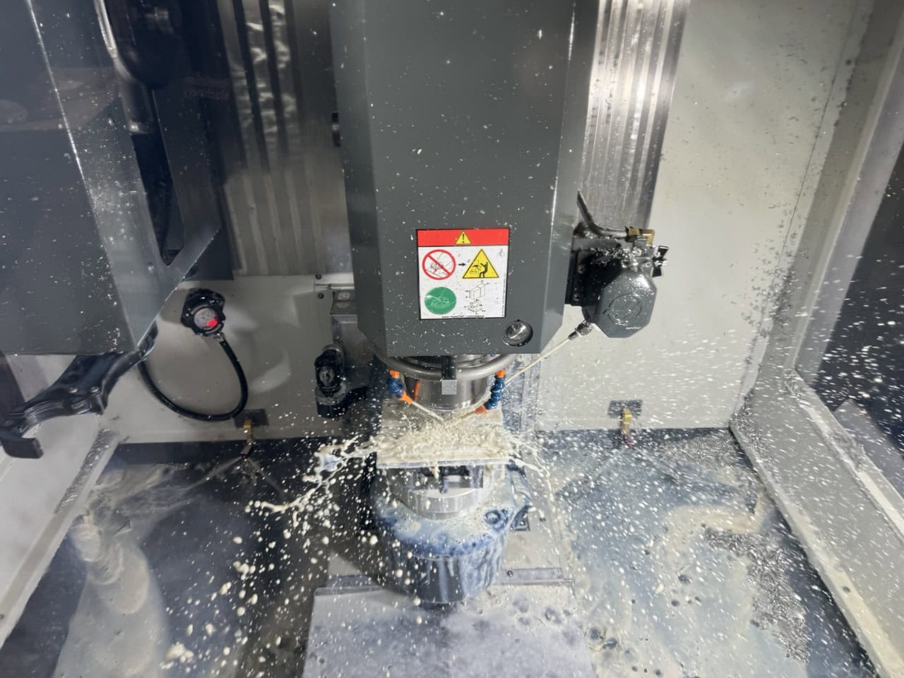 Haas UMC-350HD Universal Machining Center, 2023 - WIPS Probing, Coolant Through Spindle, 15K RPM - Image 12