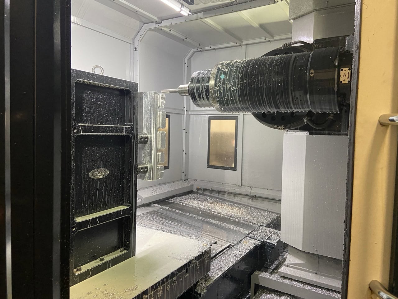 Makino MCC2013-VG 6-Axis HMC, 2016 - Image 2