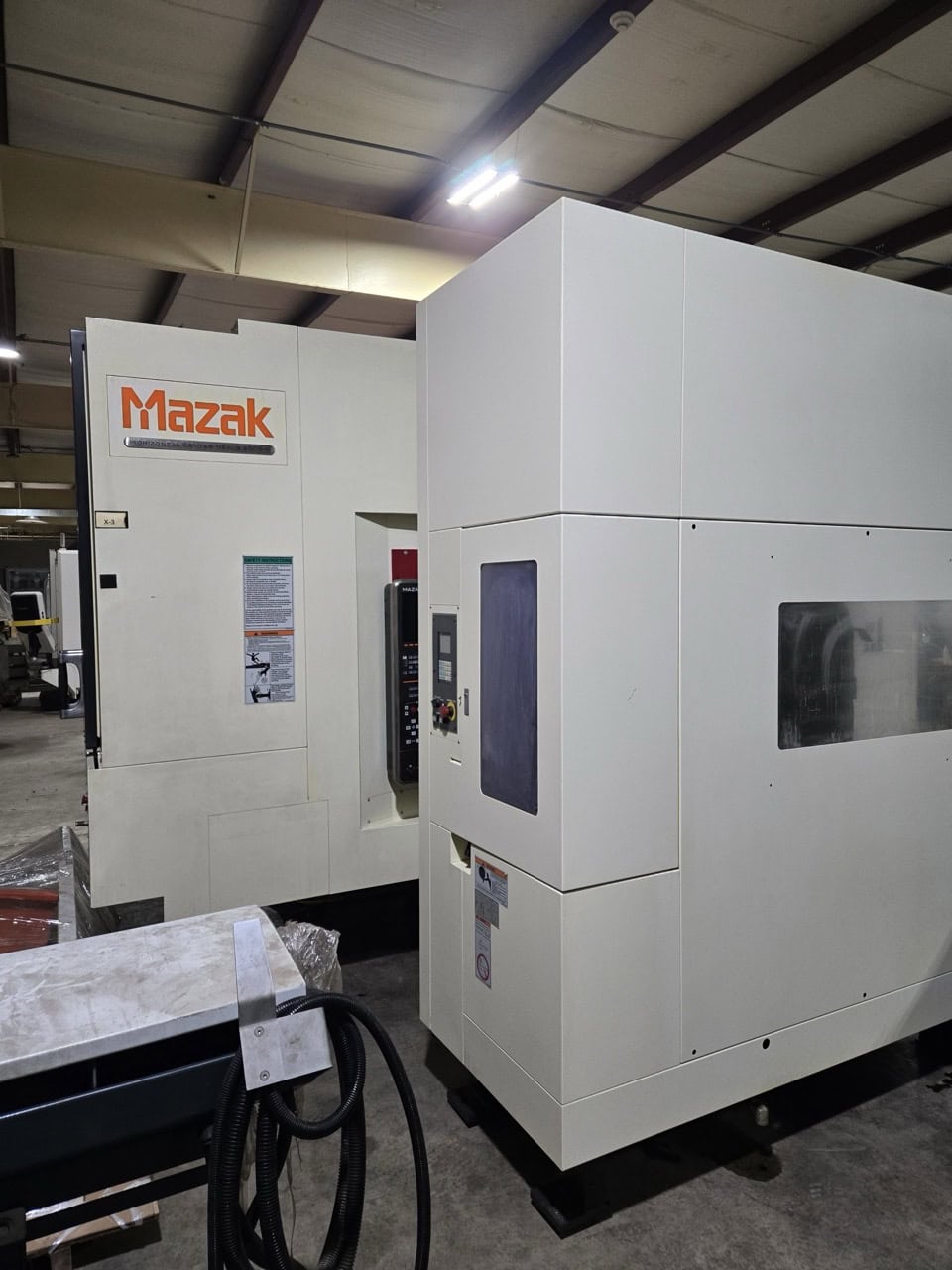 Mazak HCN-4000 400mm HMC, 2012 - 80 Tools, Full 4th Axis, CAT40, Probing, Chip Conveyor - Image 14