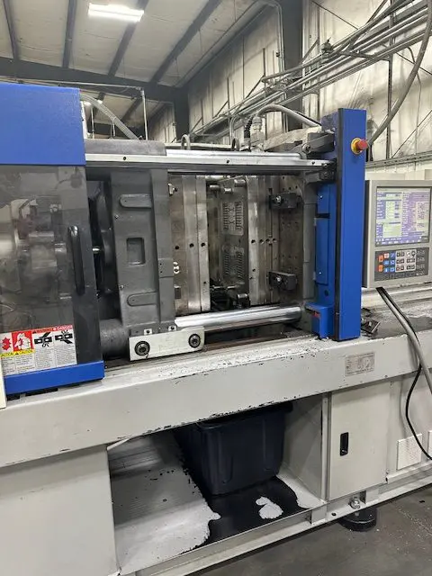 200 Ton 17.04 oz Shot Size Toyo Si-200-6S-H300EU Injection Molding Machine, 2015 - Wired for Dual Core Pull, Robot Interface - Image 3