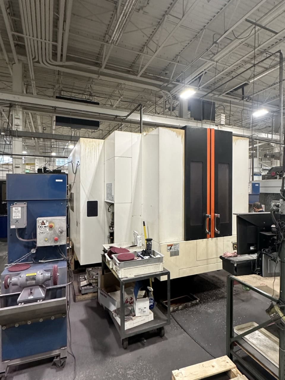 Mazak HCN-4000 400mm HMC, 2012 - 80 Tools, Full 4th Axis, CAT40, Probing, Chip Conveyor - Image 4