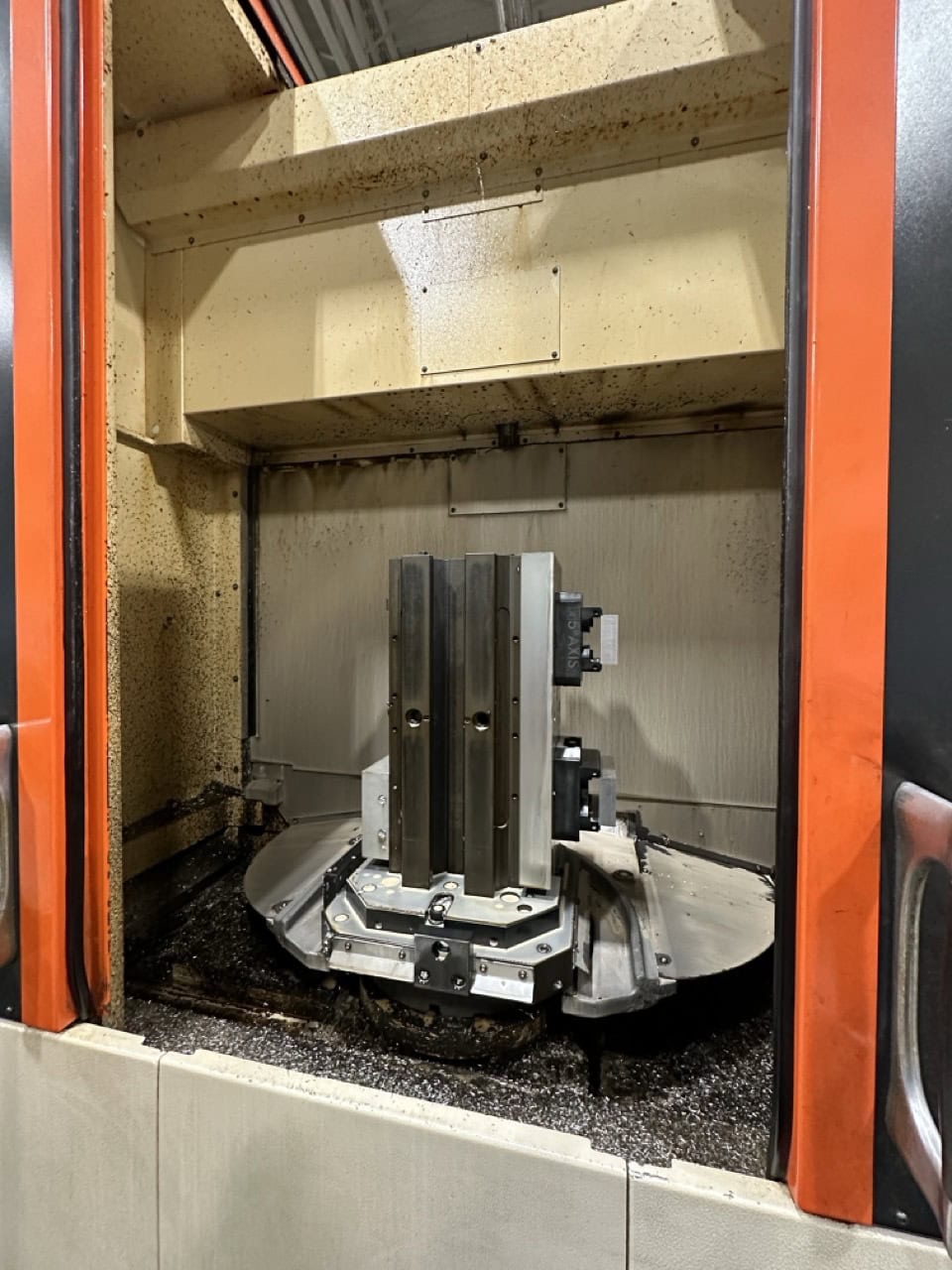 Mazak HCN-4000 400mm HMC, 2012 - 80 Tools, Full 4th Axis, CAT40, Probing, Chip Conveyor - Image 5