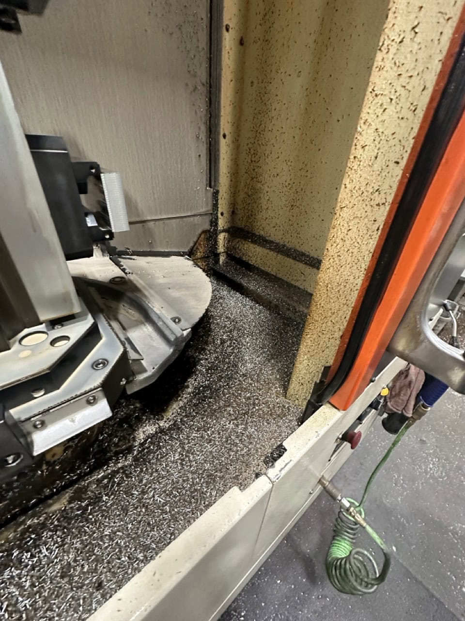 Mazak HCN-4000 400mm HMC, 2012 - 80 Tools, Full 4th Axis, CAT40, Probing, Chip Conveyor - Image 9