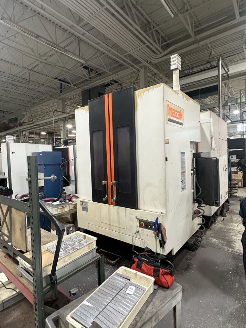 Mazak HCN-4000 400mm HMC, 2012 - 80 Tools, Full 4th Axis, CAT40, Probing, Chip Conveyor - Image 3