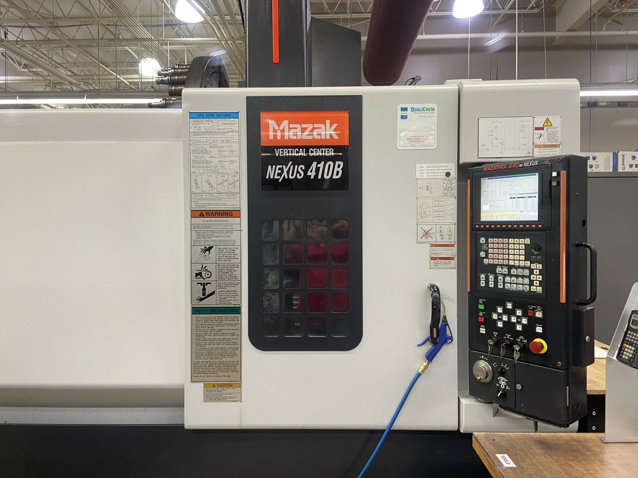 Mazak 410B CNC VMC, 2005 - 4th Axis Wired & Rotary, Renishaw Probe, Tool Setter, Chip Conveyor