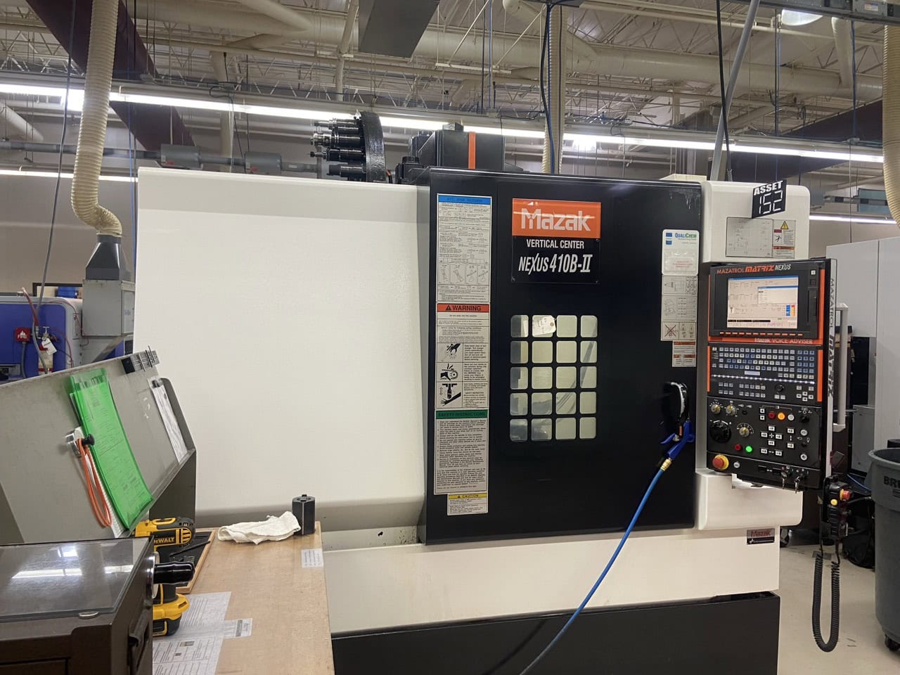 Mazak 410B-II CNC VMC, 2011 - 4th Axis Wired & Rotary, Renishaw Probe, Tool Setter, Chip Conveyor