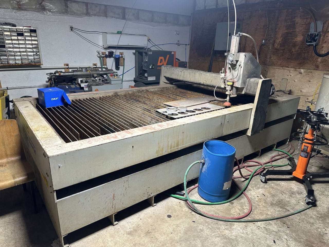 6' x 12' Multicam V-Series Waterjet, 2013 - Low Hours