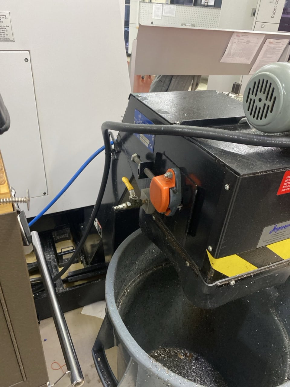 Mazak 510C-II CNC VMC, 2010 - 4th Axis Wired & Rotary, Renishaw Probe, Tool Setter, Chip Conveyor - Image 11