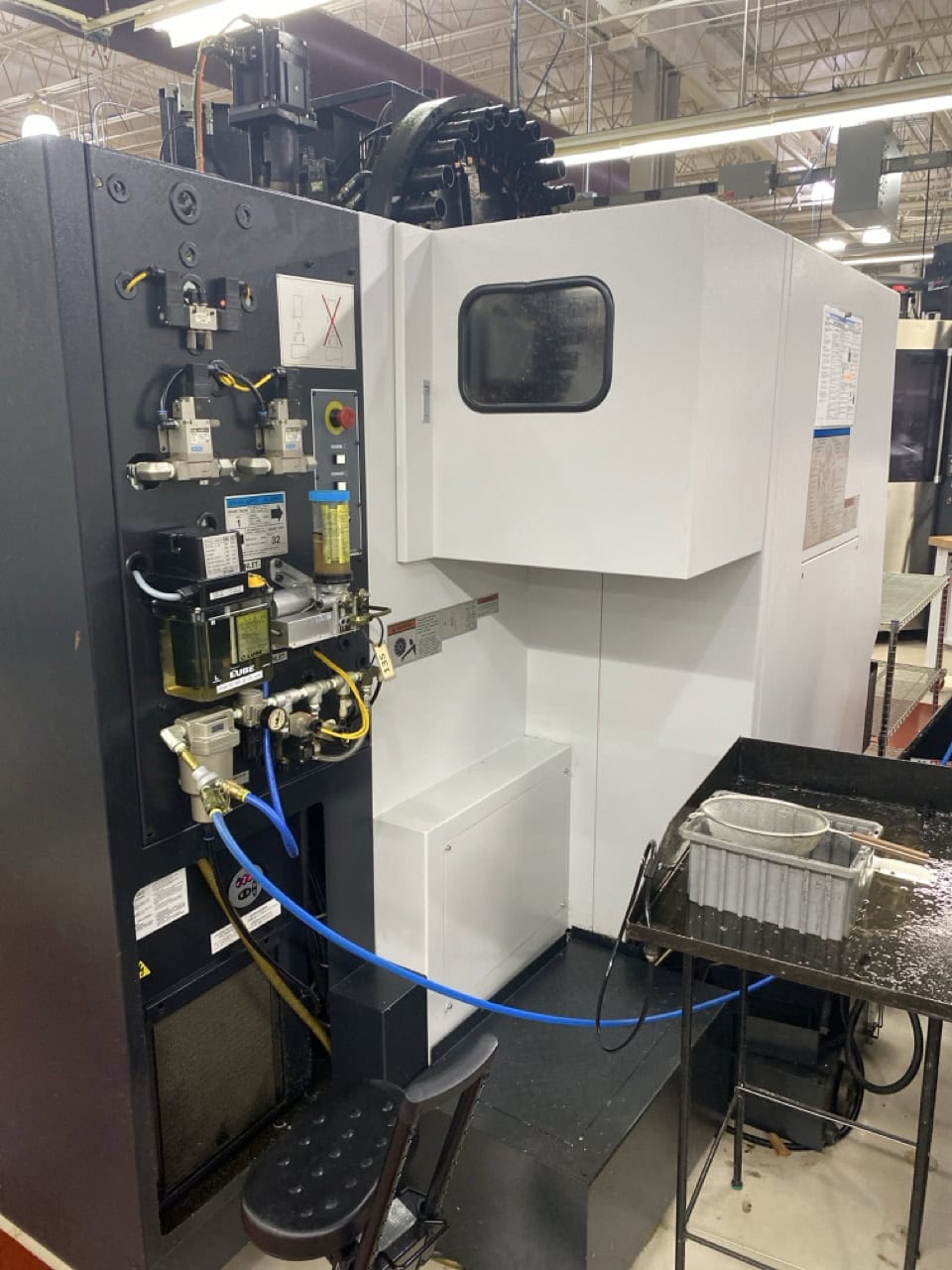 Mazak 510C-II CNC VMC, 2010 - 4th Axis Wired & Rotary, Renishaw Probe, Tool Setter, Chip Conveyor - Image 12