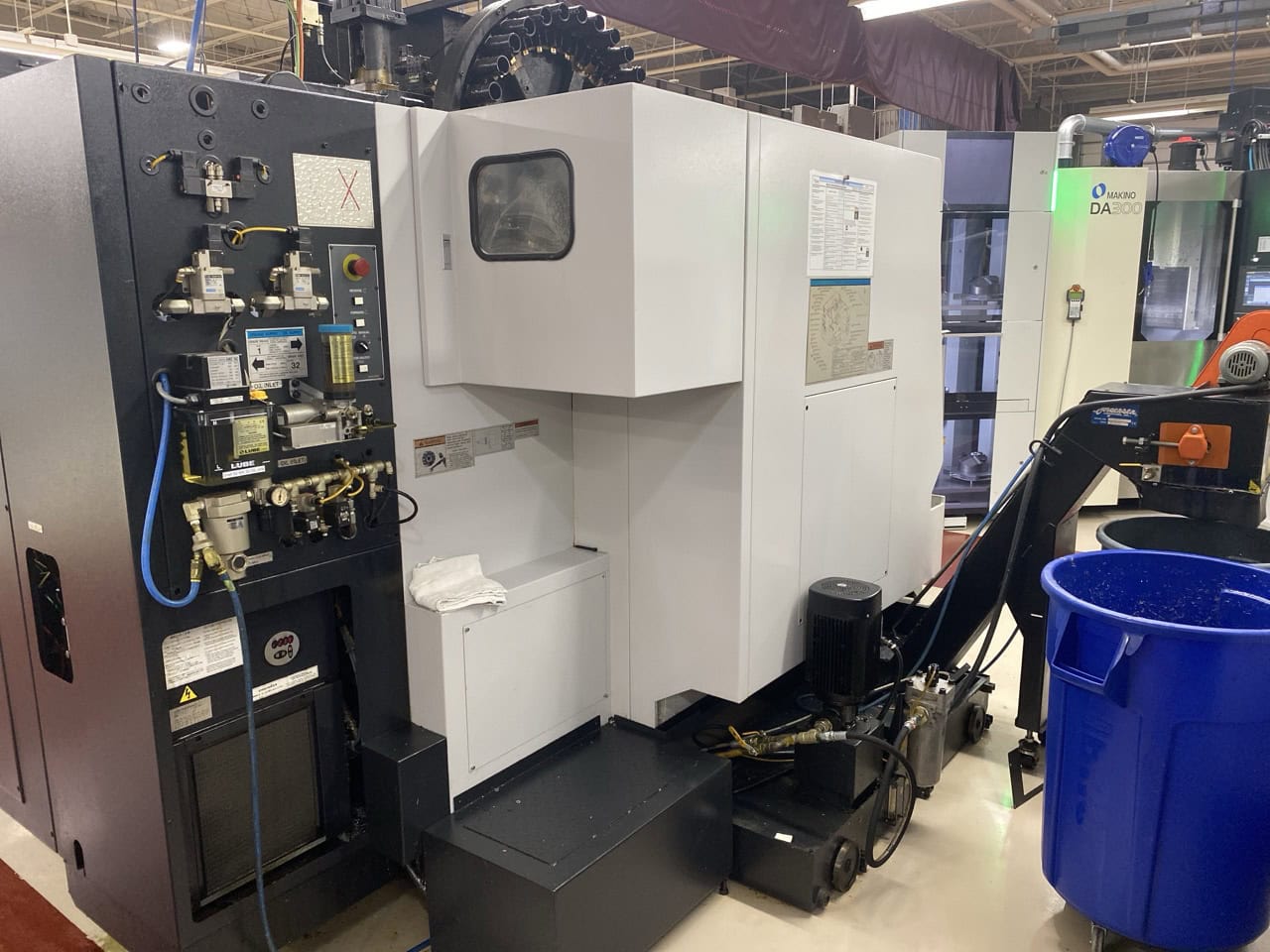 Mazak 510C-II CNC VMC, 2008 - 4th Axis Wired & Rotary, Renishaw Probe, Tool Setter, Chip Conveyor - Image 13