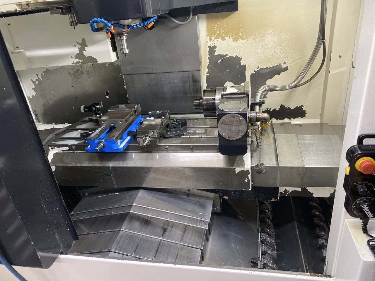 Mazak 410B-II CNC VMC, 2011 - 4th Axis Wired & Rotary, Renishaw Probe, Tool Setter, Chip Conveyor - Image 2