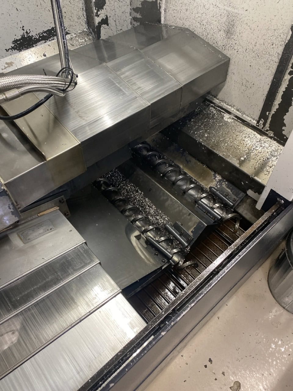 Mazak 410B CNC VMC, 2005 - 4th Axis Wired & Rotary, Renishaw Probe, Tool Setter, Chip Conveyor - Image 3