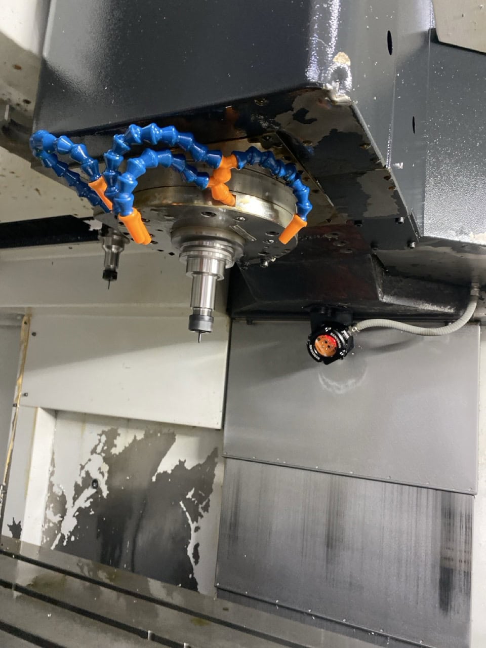 Mazak 510C-II CNC VMC, 2010 - 4th Axis Wired & Rotary, Renishaw Probe, Tool Setter, Chip Conveyor - Image 3