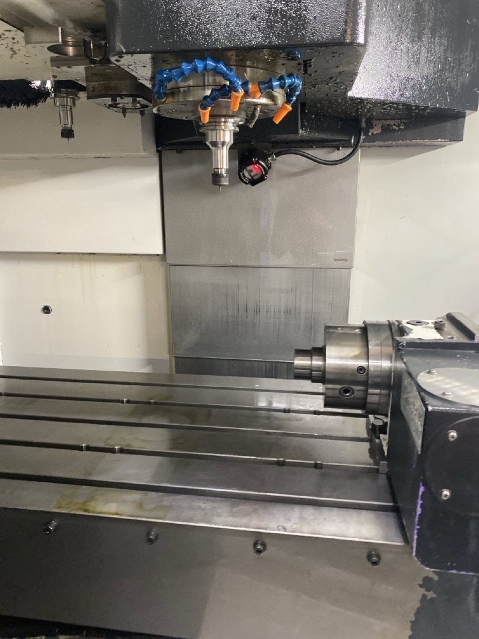 Mazak 510C-II CNC VMC, 2008 - 4th Axis Wired & Rotary, Renishaw Probe, Tool Setter, Chip Conveyor - Image 4