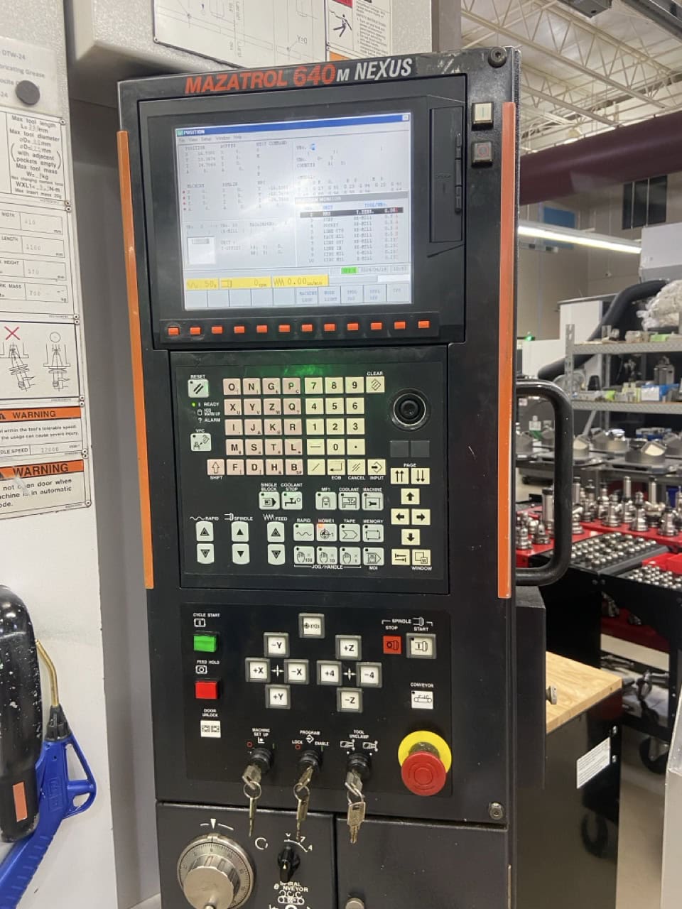 Mazak 410B CNC VMC, 2005 - 4th Axis Wired & Rotary, Renishaw Probe, Tool Setter, Chip Conveyor - Image 4