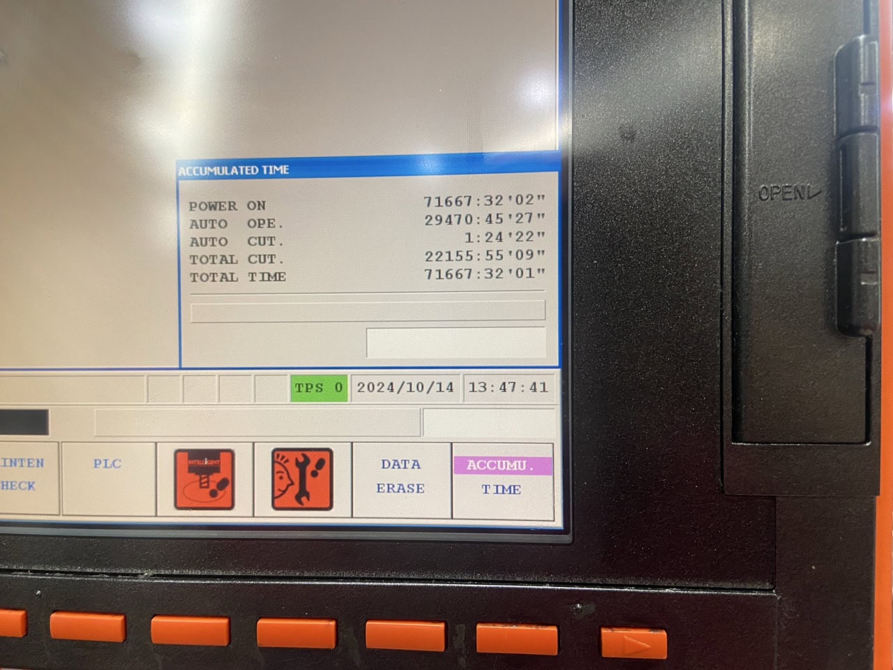 Mazak 410B-II CNC VMC, 2011 - 4th Axis Wired & Rotary, Renishaw Probe, Tool Setter, Chip Conveyor - Image 5