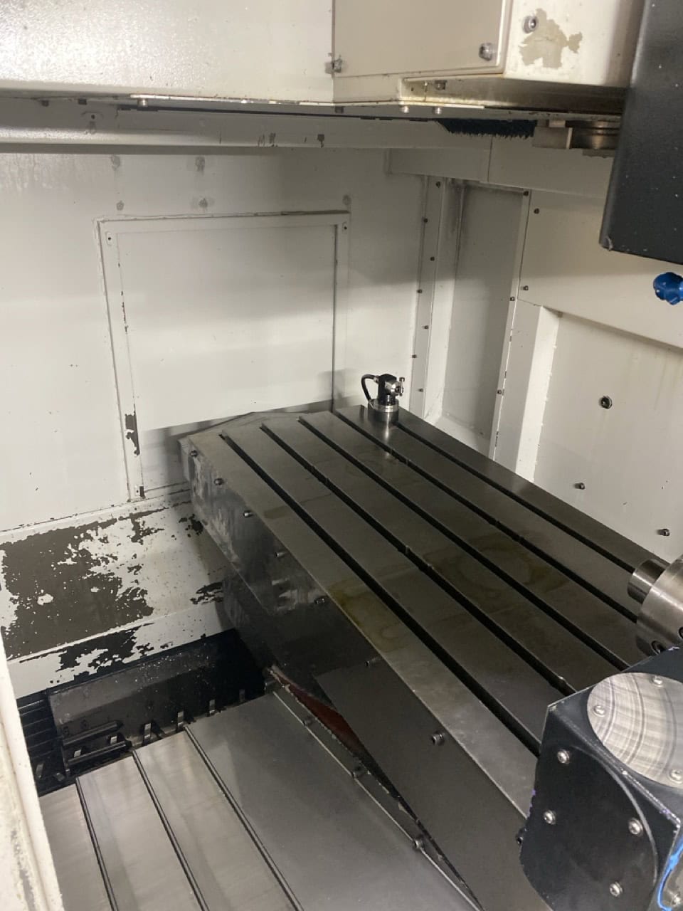 Mazak 510C-II CNC VMC, 2008 - 4th Axis Wired & Rotary, Renishaw Probe, Tool Setter, Chip Conveyor - Image 5