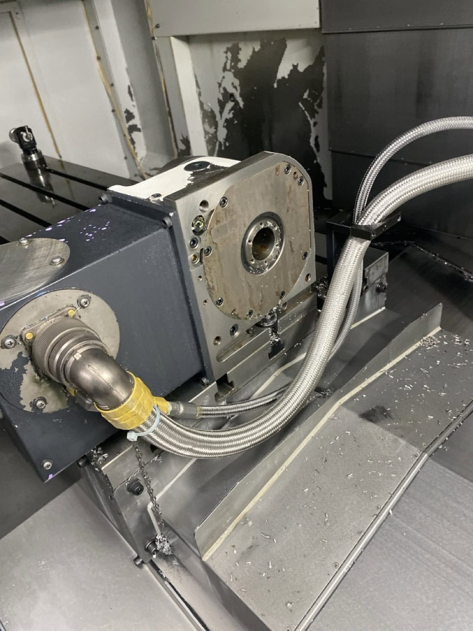 Mazak 510C-II CNC VMC, 2010 - 4th Axis Wired & Rotary, Renishaw Probe, Tool Setter, Chip Conveyor - Image 5