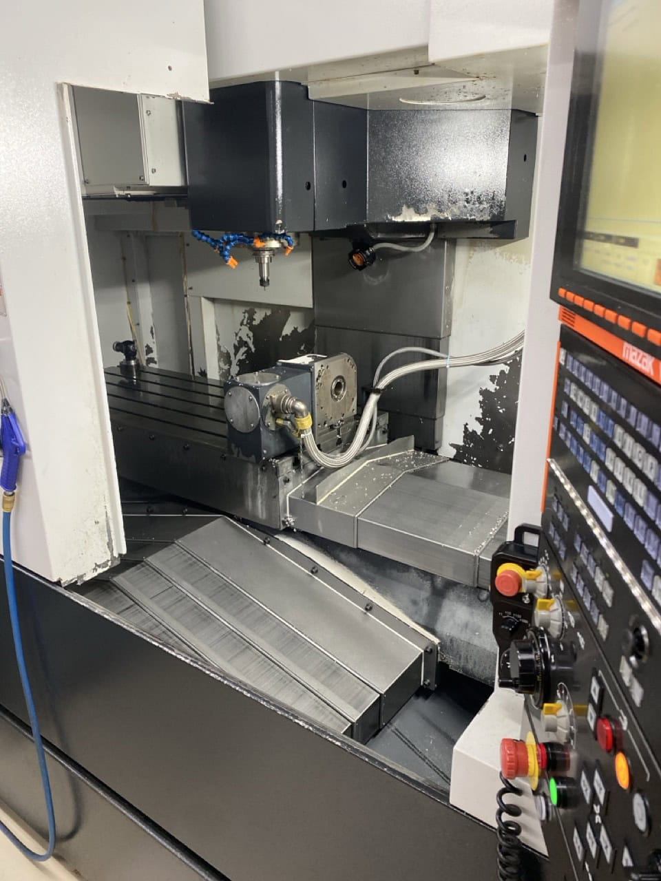 Mazak 510C-II CNC VMC, 2010 - 4th Axis Wired & Rotary, Renishaw Probe, Tool Setter, Chip Conveyor - Image 7