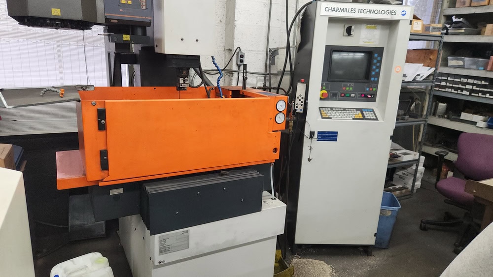 Charmilles Roboform 20A EDM Ram Sinker, 1999 - Chiller, C-Axis, 16 ATC, 3R Tooling