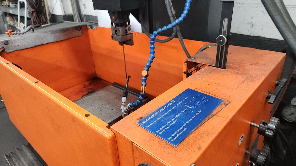 Charmilles Roboform 20A EDM Ram Sinker, 1999 - Chiller, C-Axis, 16 ATC, 3R Tooling - Image 2