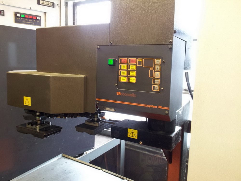 Charmilles Roboform 20A EDM Ram Sinker, 1999 - Chiller, C-Axis, 16 ATC, 3R Tooling - Image 5