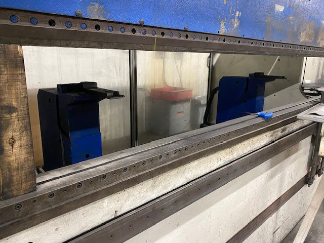 144 Ton x 10' Trumpf TrumaBend V130 Hydraulic Press Brake, 2000 - 6 Axis Backgauge - Image 7