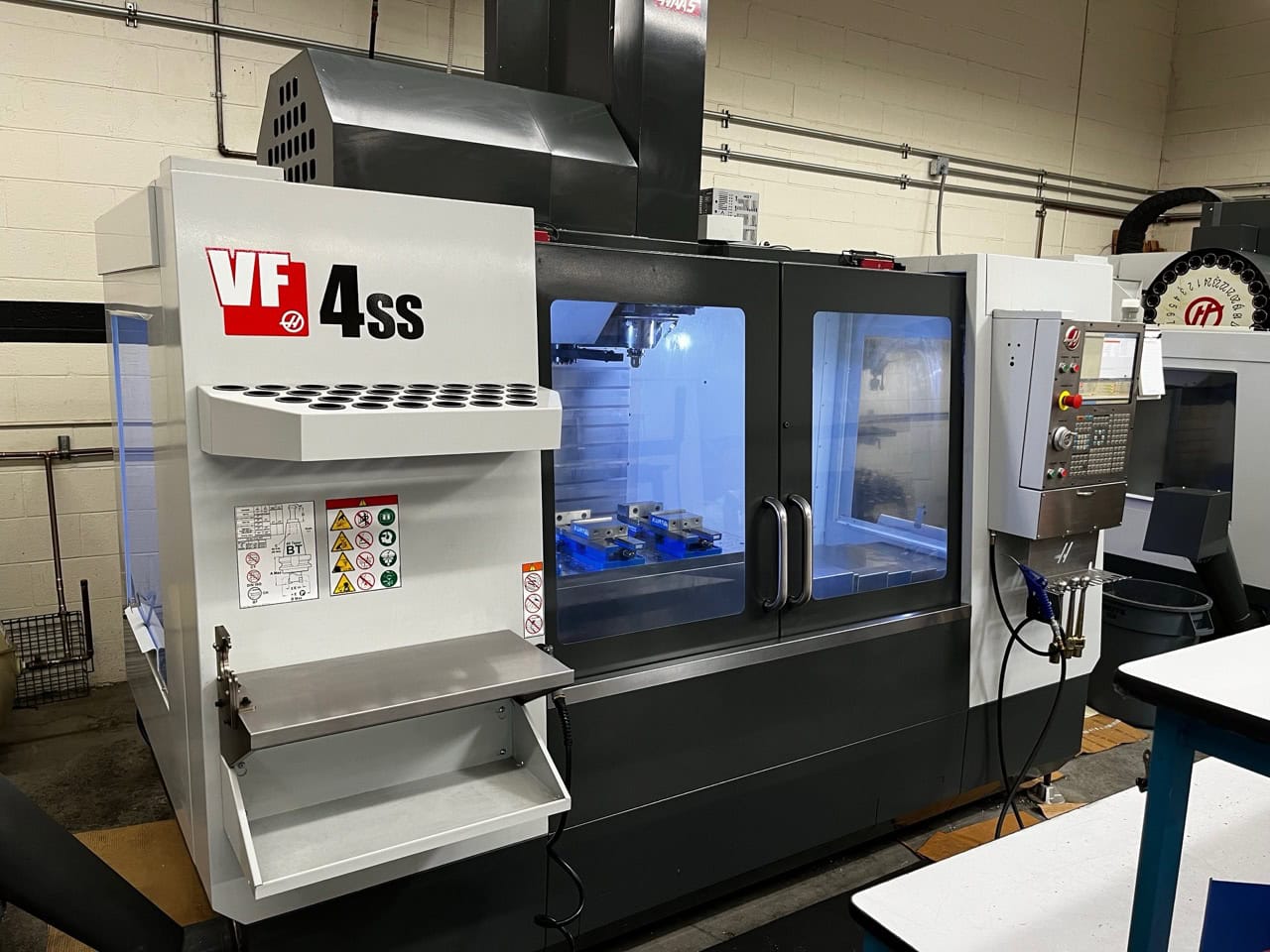 Haas VF-4SS VMC, 2017 - HSM, Chip Auger, Tooling, Low Hours, Under Power