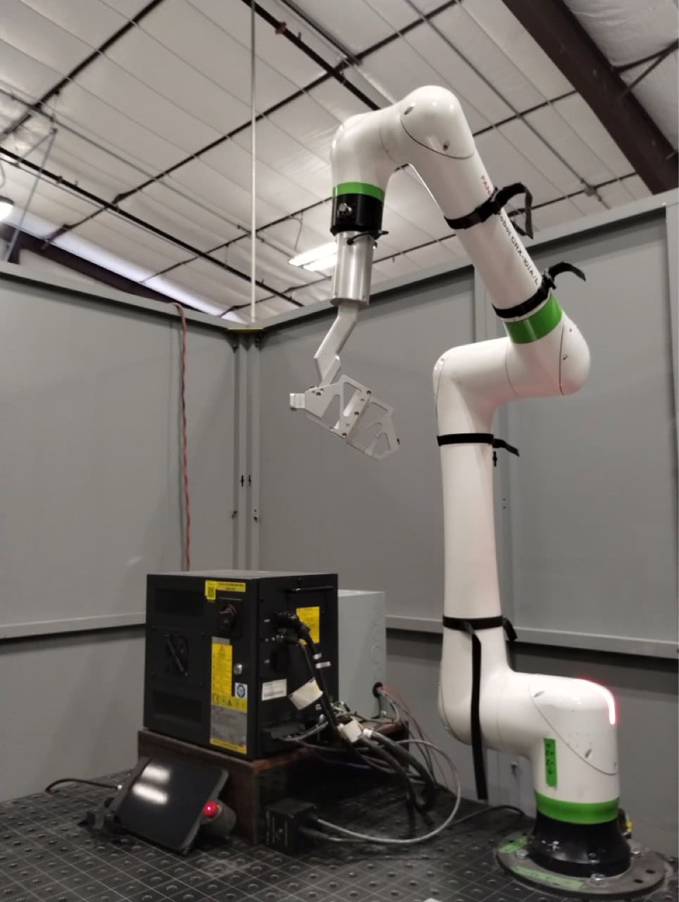 LightBOT Co Robot Weld System, 2023 - IPG LightWELD XR01500 Handheld, Fanuc CRX 10iA/L Robot, LOW HOURS