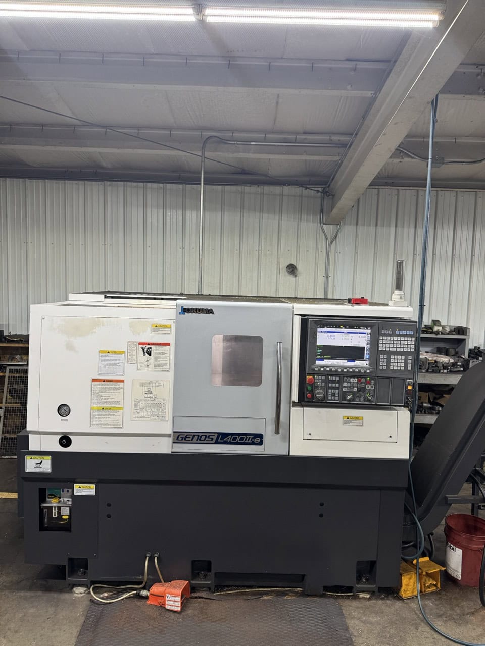 Okuma L-400II-E CNC Lathe, 2018 - Under Power, Chip Conveyor, 10" Chuck