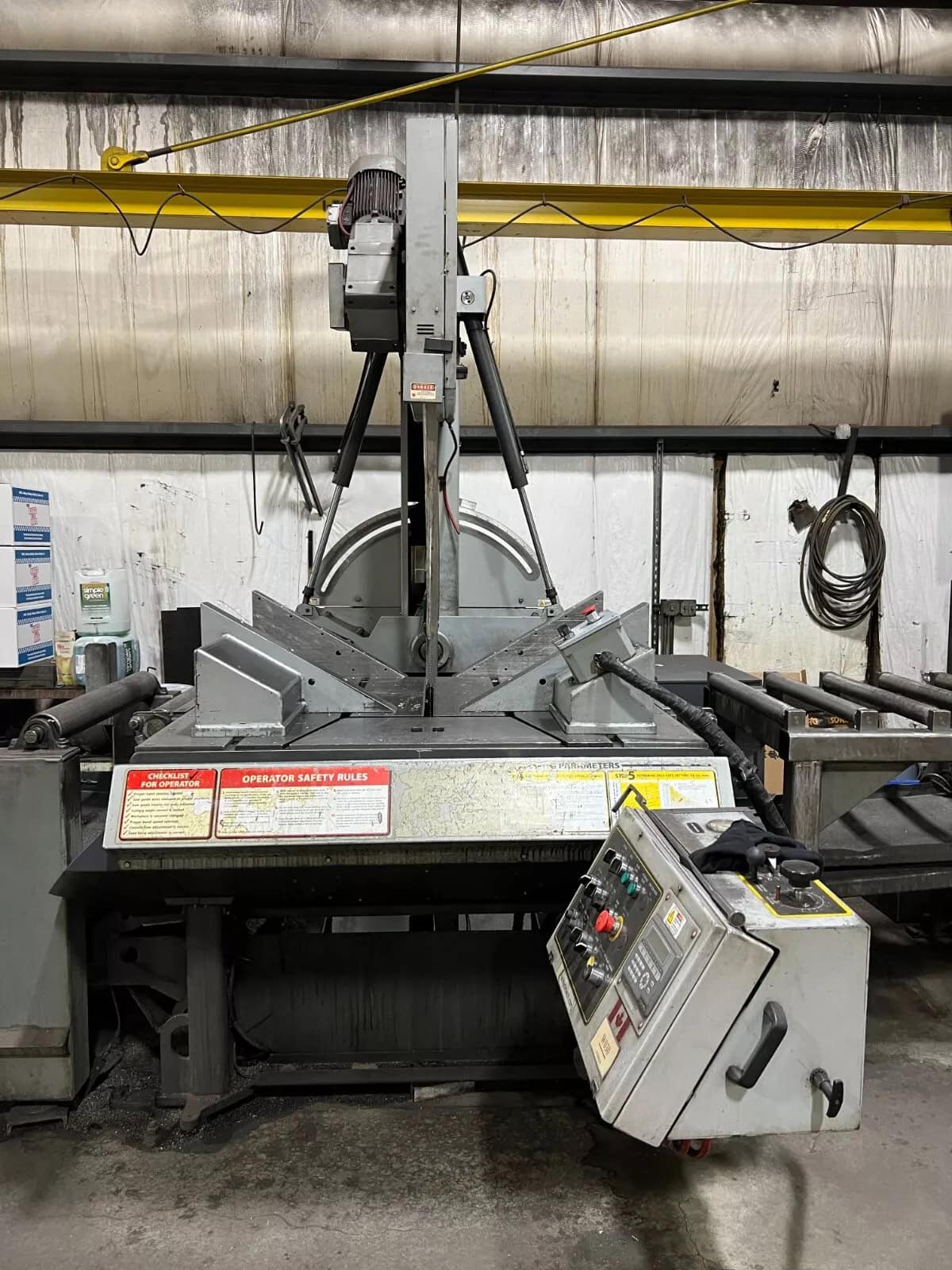 30" x 25" Hydmech V-25 Auto Vertical Band Saw, 2013 - Image 2