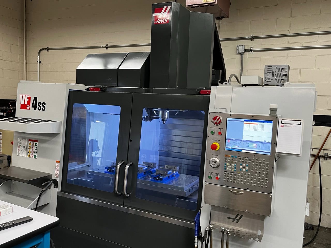 Haas VF-4SS VMC, 2017 - HSM, Chip Auger, Tooling, Low Hours, Under Power - Image 2