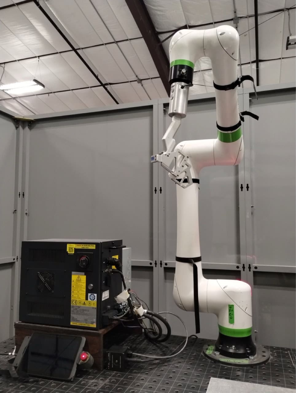 LightBOT Co Robot Weld System, 2023 - IPG LightWELD XR01500 Handheld, Fanuc CRX 10iA/L Robot, LOW HOURS - Image 2