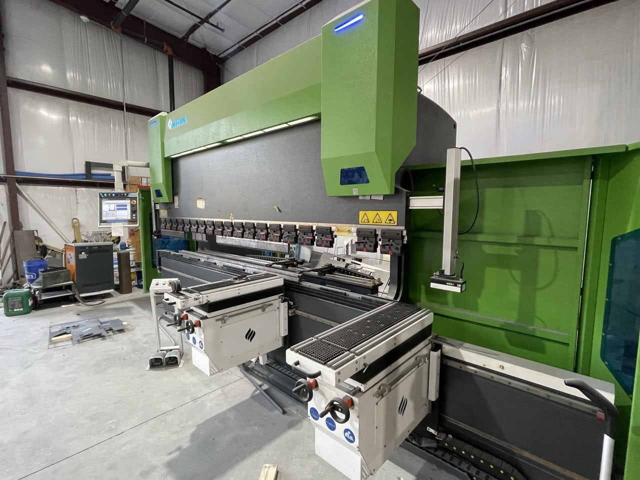 13' x 245 Ton Accurl Genius Pro B40220 Hydraulic CNC Press Brake, 2021-6+1 axes - Image 2