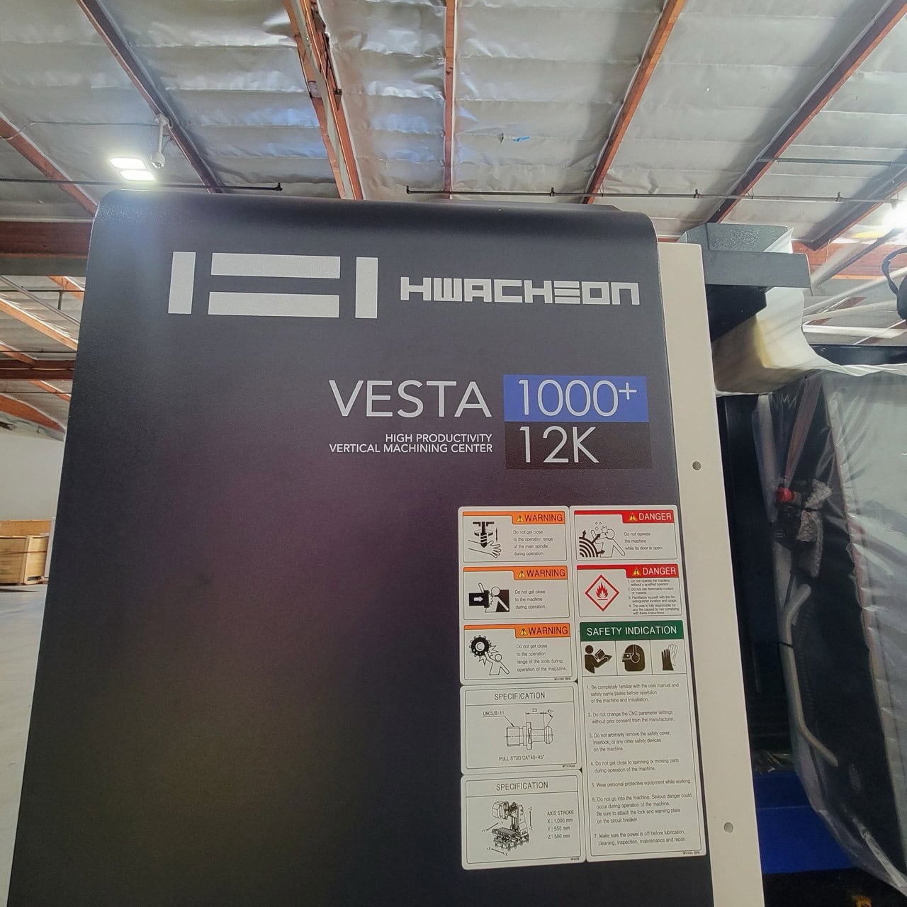 Hwacheon Vesta 1000+ VMC, 2022 - Chip Conveyor, Daikin Oil Cooling Unit, GSA, Air Dryer, Never Been Used - Image 3