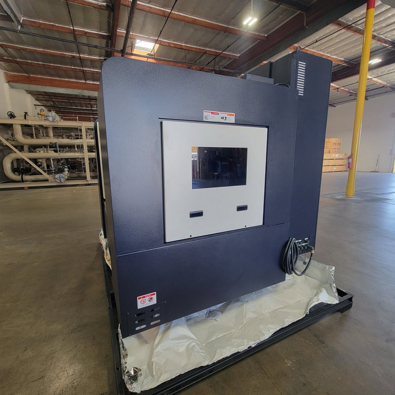 Hwacheon Vesta 1000+ VMC, 2022 - Chip Conveyor, Daikin Oil Cooling Unit, GSA, Air Dryer, Never Been Used - Image 9