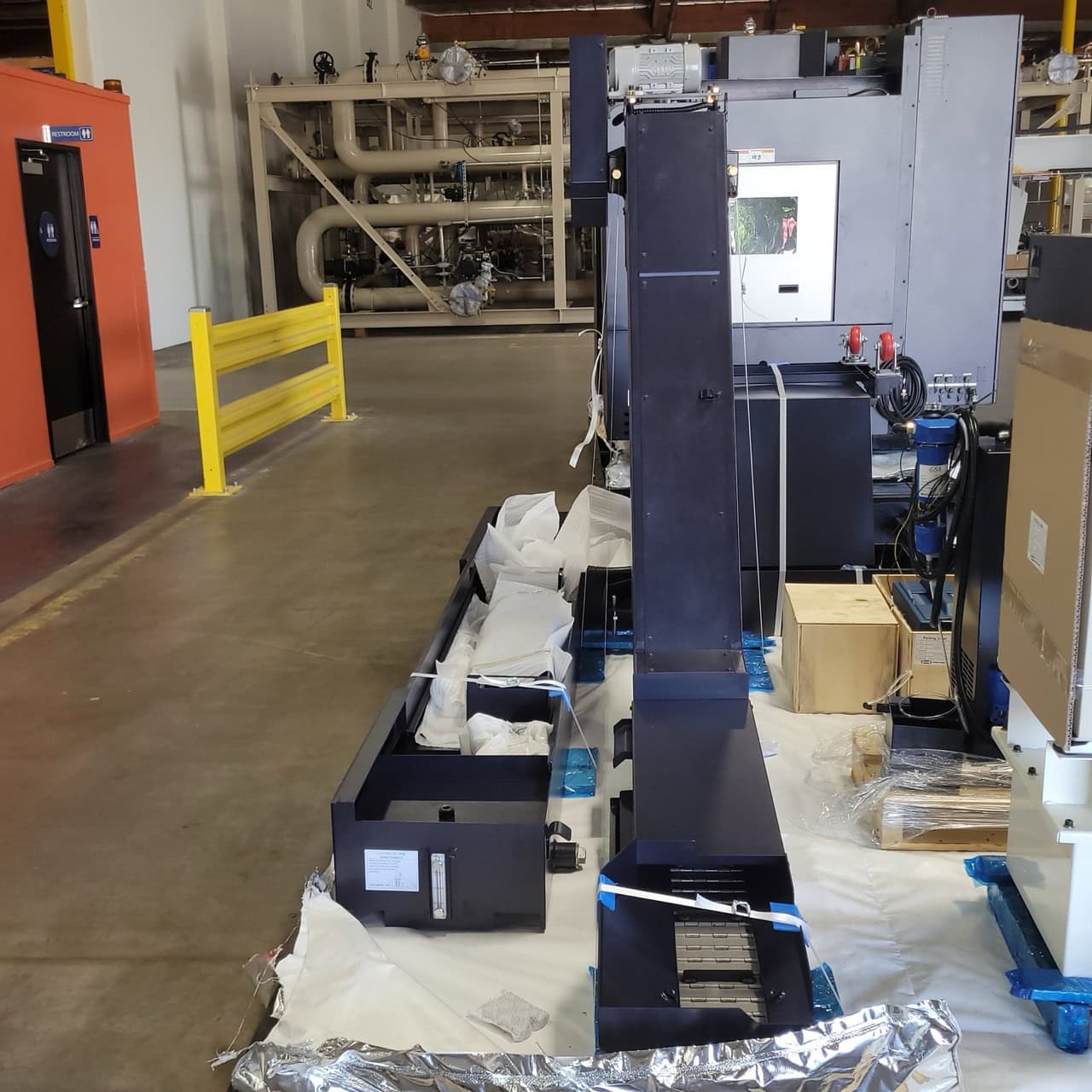 Hwacheon Vesta 1000+ VMC, 2022 - Chip Conveyor, Daikin Oil Cooling Unit, GSA, Air Dryer, Never Been Used - Image 19