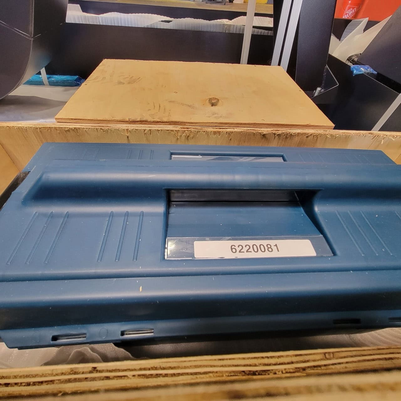 Hwacheon Vesta 1000+ VMC, 2022 - Chip Conveyor, Daikin Oil Cooling Unit, GSA, Air Dryer, Never Been Used - Image 27