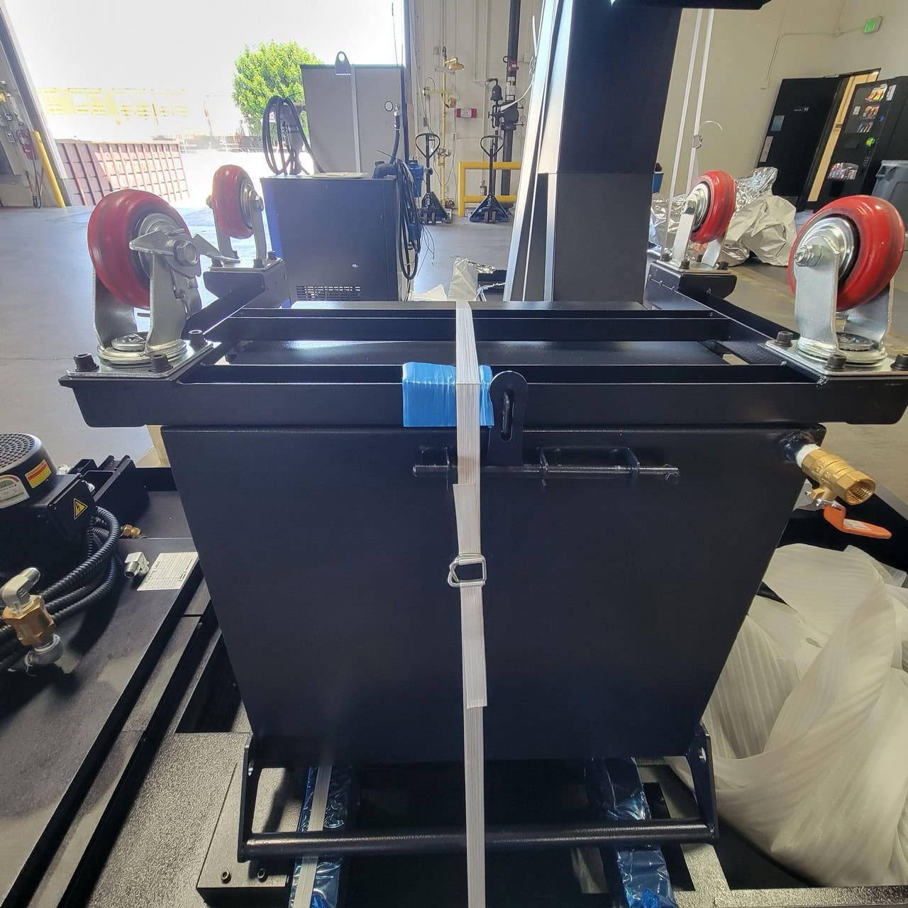Hwacheon Vesta 1000+ VMC, 2022 - Chip Conveyor, Daikin Oil Cooling Unit, GSA, Air Dryer, Never Been Used - Image 31