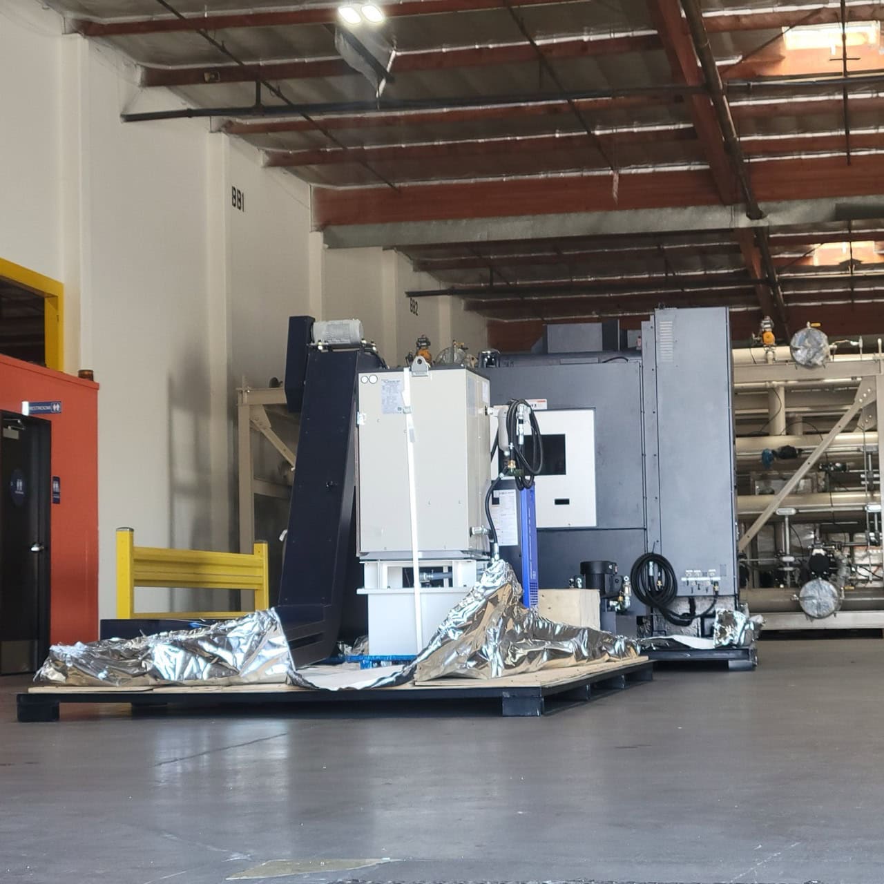 Hwacheon Vesta 1000+ VMC, 2022 - Chip Conveyor, Daikin Oil Cooling Unit, GSA, Air Dryer, Never Been Used - Image 37