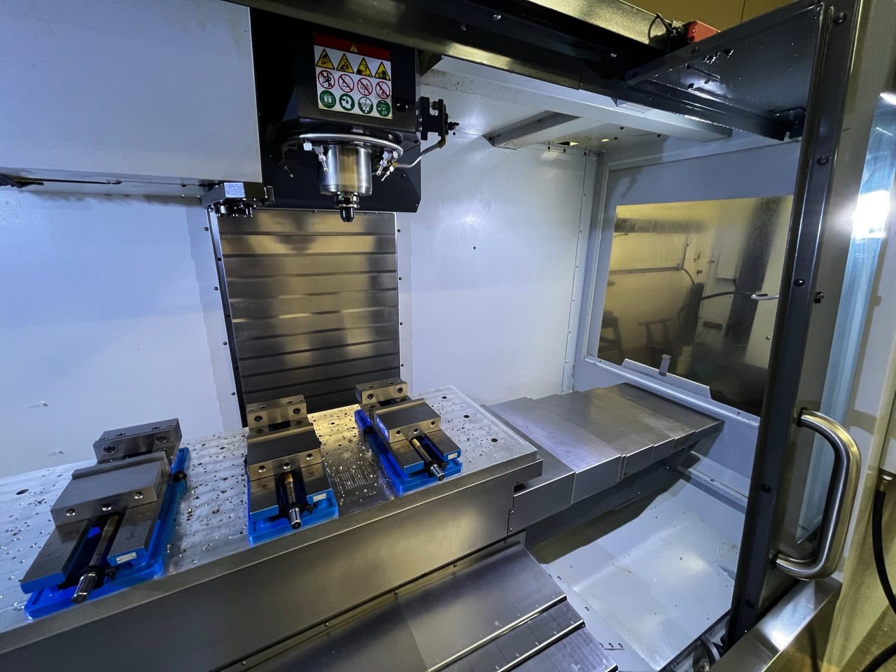 Haas VF-4SS VMC, 2017 - HSM, Chip Auger, Tooling, Low Hours, Under Power - Image 6