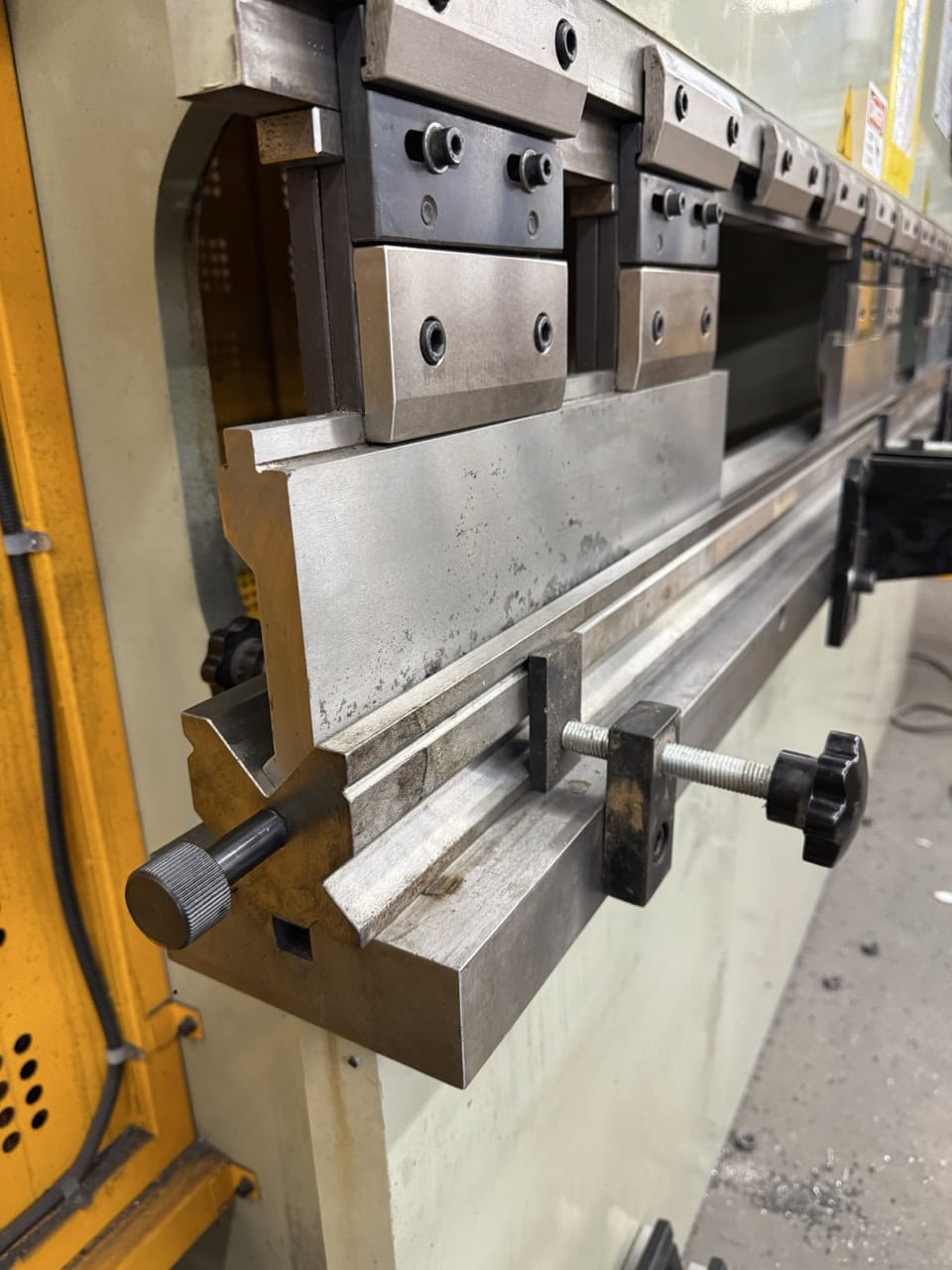 88 Ton x 8' US Industrial USHB88-8M Hydraulic Press Brake, 2014 - Backgauge - Image 7