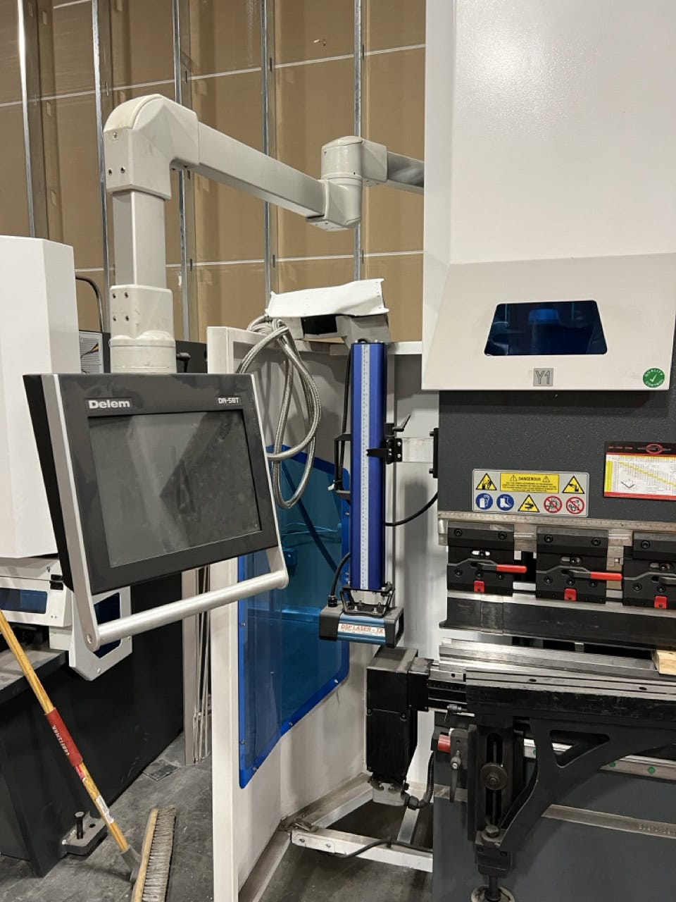 150 Ton x 10' Accurl 5-Axis CNC Press Brake, 2021 - Backgauge, Laser Safety System, Crowning - Image 3