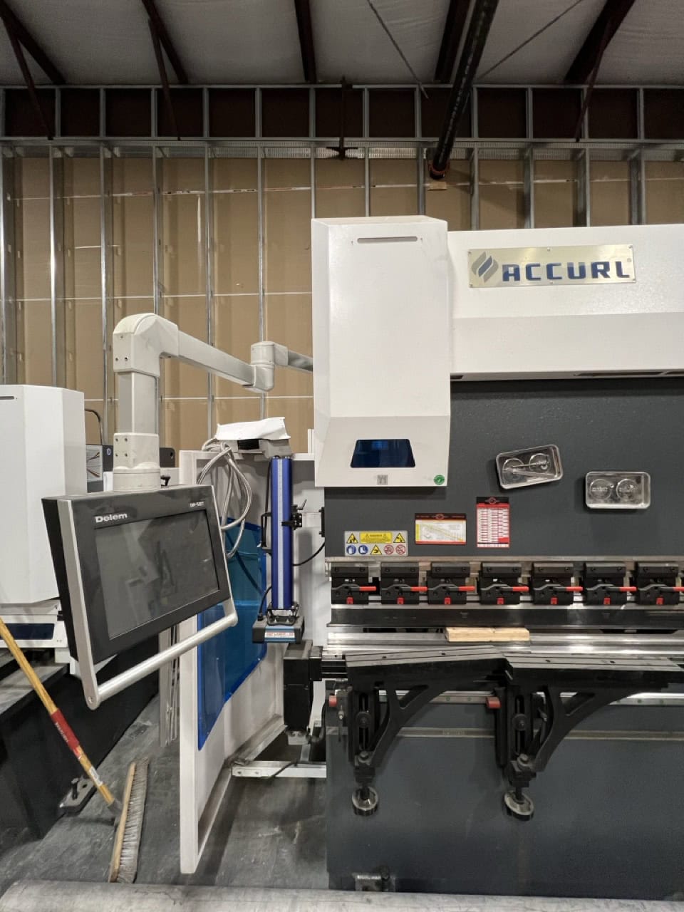 150 Ton x 10' Accurl 5-Axis CNC Press Brake, 2021 - Backgauge, Laser Safety System, Crowning - Image 4