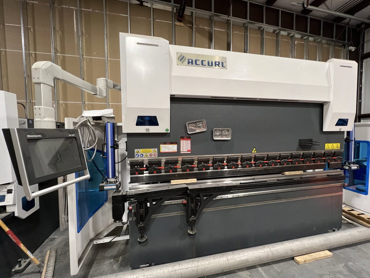 150 Ton x 10' Accurl 5-Axis CNC Press Brake, 2021 - Backgauge, Laser Safety System, Crowning - Image 5