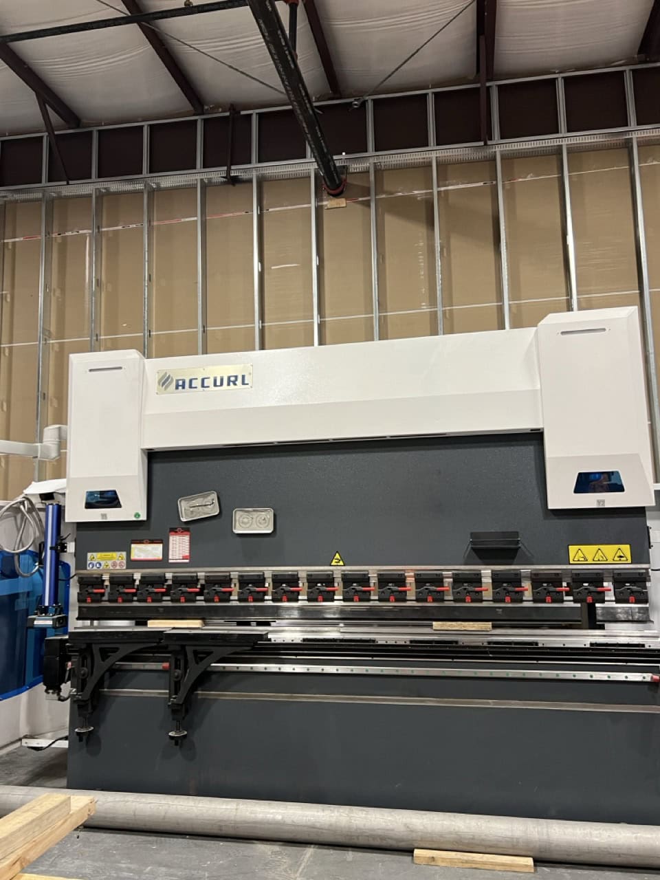 150 Ton x 10' Accurl 5-Axis CNC Press Brake, 2021 - Backgauge, Laser Safety System, Crowning - Image 6