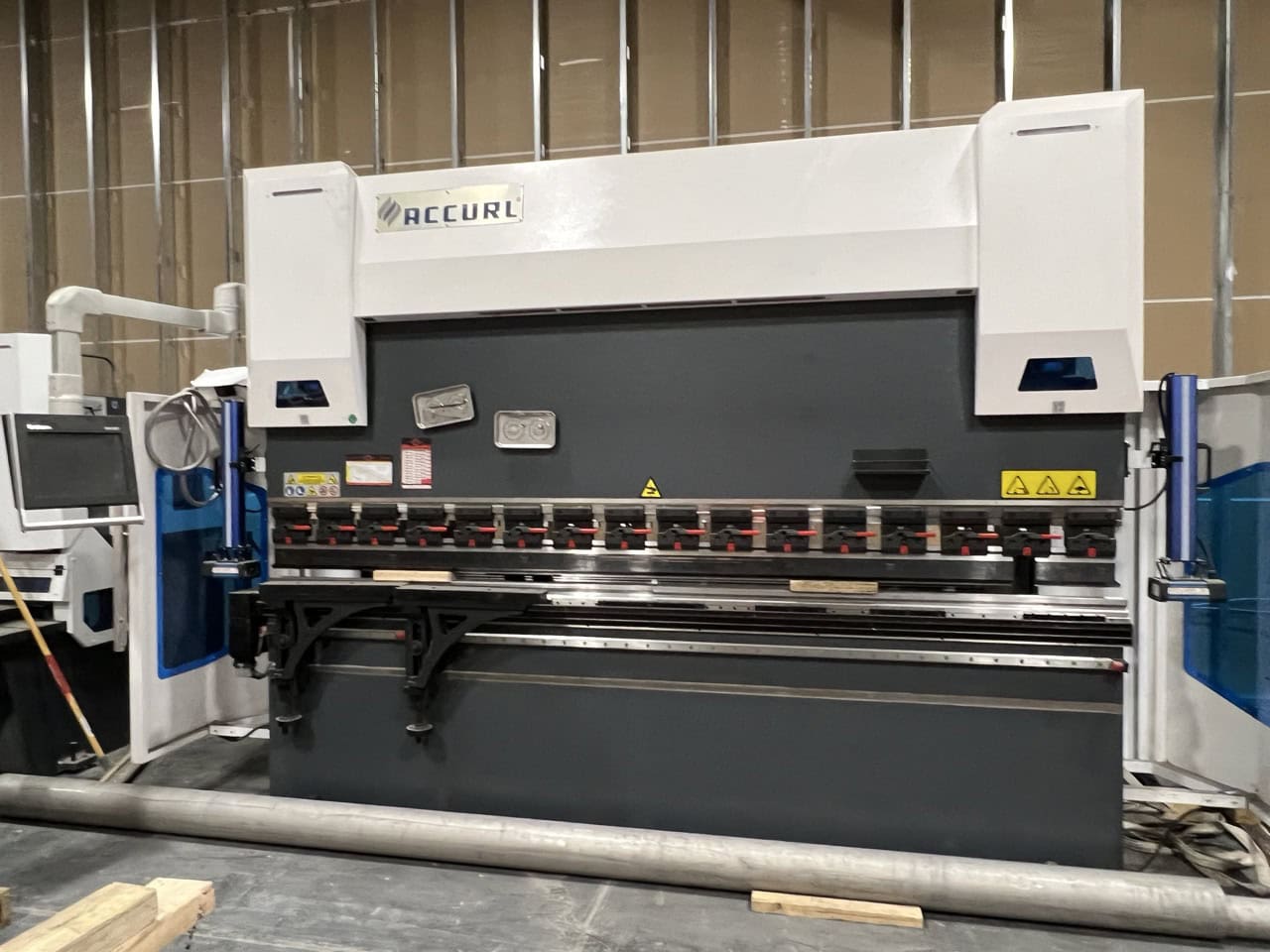 150 Ton x 10' Accurl 5-Axis CNC Press Brake, 2021 - Backgauge, Laser Safety System, Crowning - Image 7