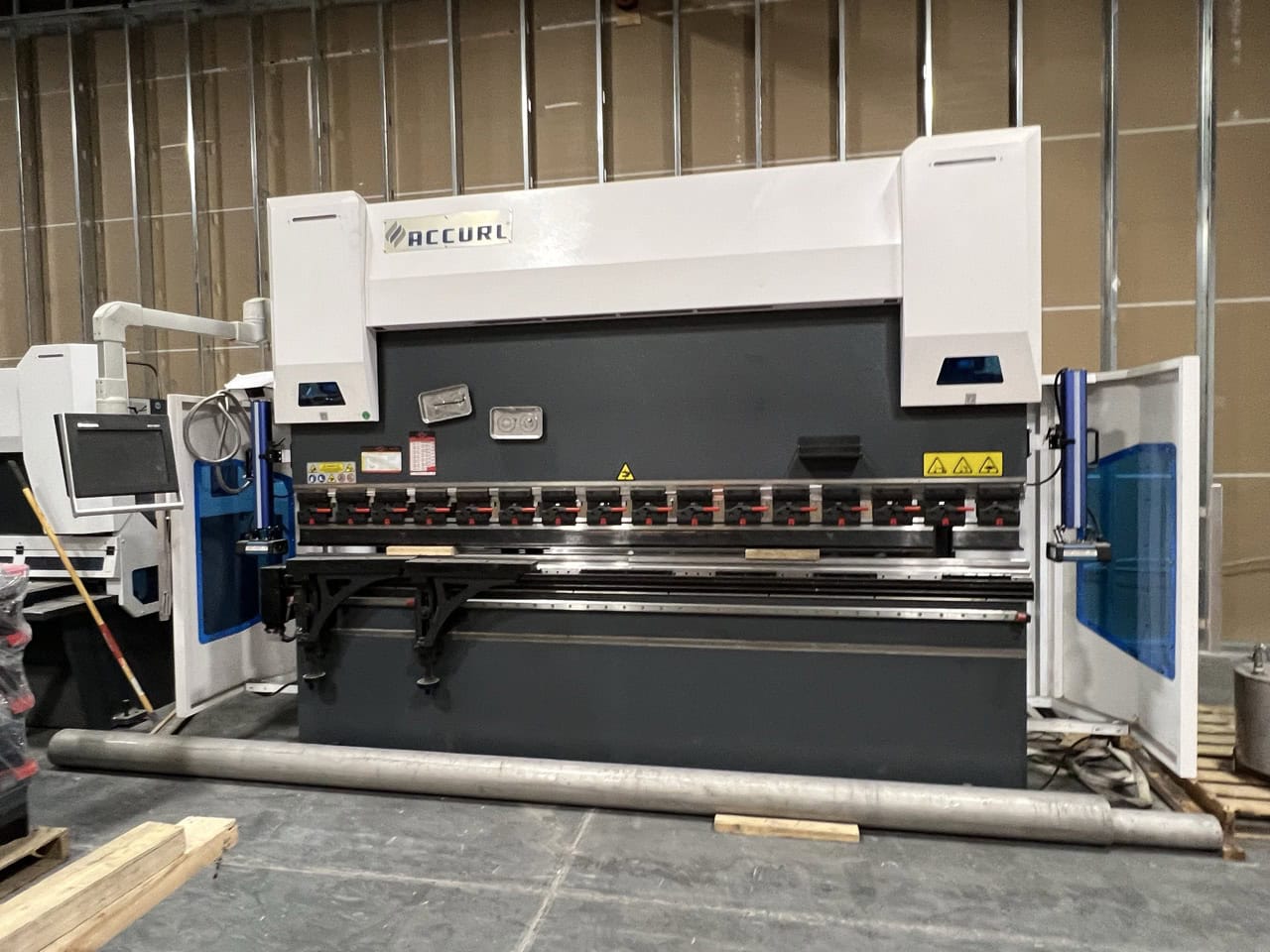 150 Ton x 10' Accurl 5-Axis CNC Press Brake, 2021 - Backgauge, Laser Safety System, Crowning - Image 8