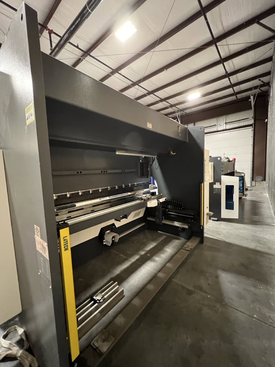 150 Ton x 10' Accurl 5-Axis CNC Press Brake, 2021 - Backgauge, Laser Safety System, Crowning - Image 14