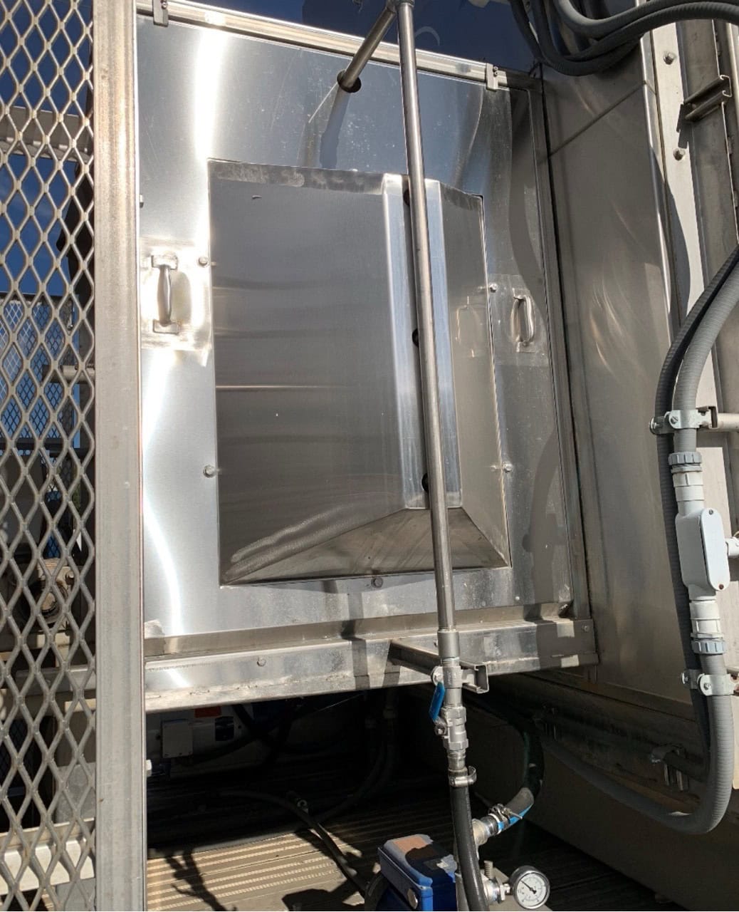 JBT 8940013 Fully Automated Mobile Bin Washer, 2019 - Only Ran One Time - Image 9